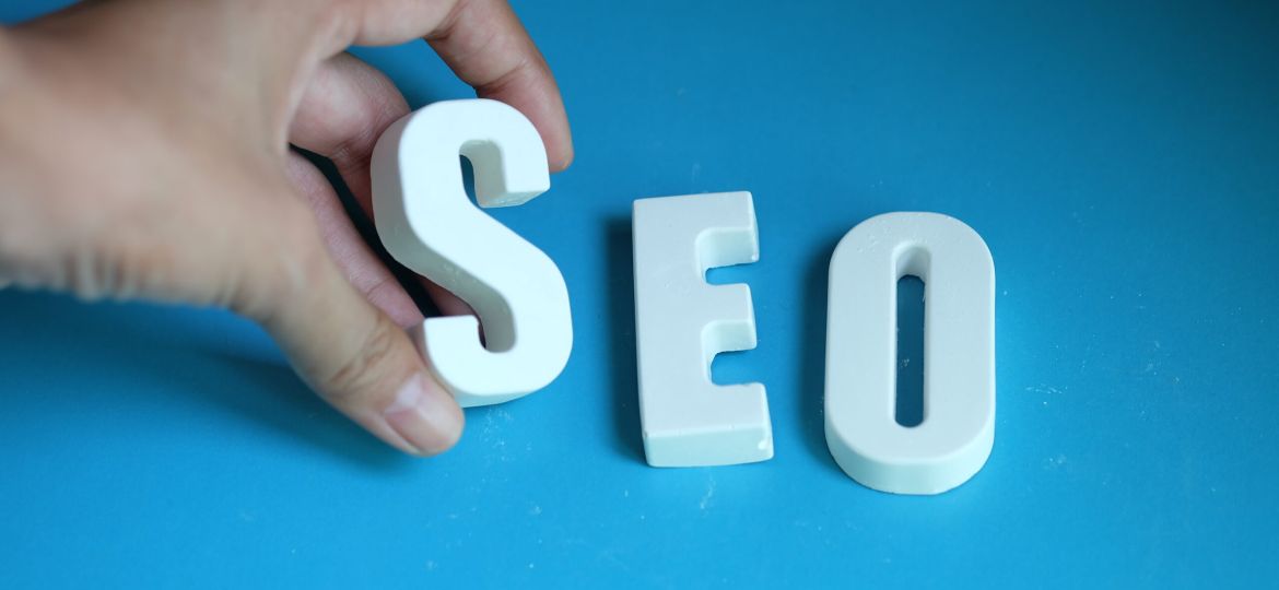 Hand arrange white letters as SEO (Demo)